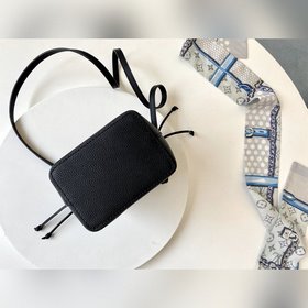 LV Модель M68709 Черная сумка Nano Lockme Bucket Изготовлена из м