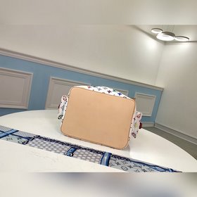 LV Классическая модель M42229 белого цвета Эта сумка с завязкамиз
