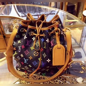 LV Классическая модель M42229 черного цвета Эта сумка с завязками