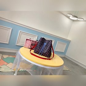 Louis Vuitton, модель M44022, сумка-ведро синей сеткой Созданная 
