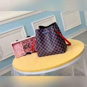 Louis Vuitton, модель M44022, сумка-ведро синей сеткой Созданная 