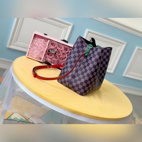Louis Vuitton, модель M44022, сумка-ведро синей сеткой Созданная 