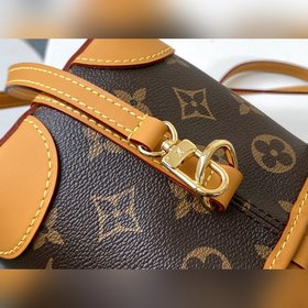 LV Модель M57099 Новая мини-сумка с подиума Эта небольшая сумка-
