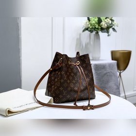 Сумка LV NEONOE, модель M44020 История серии Noé началась в 1932
