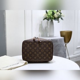 Сумка LV NEONOE, модель M44020 История серии Noé началась в 1932