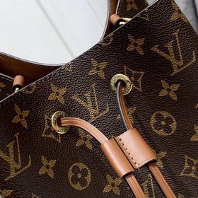 Сумка LV NEONOE, модель M44020 История серии Noé началась в 1932