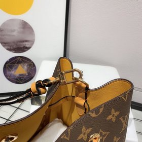 Сумка LV NEONOE, модель M44020 История серии Noé началась в 1932 