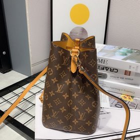Сумка LV NEONOE, модель M44020 История серии Noé началась в 1932 