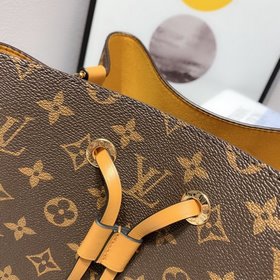 Сумка LV NEONOE, модель M44020 История серии Noé началась в 1932 
