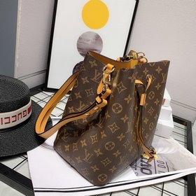 Сумка LV NEONOE, модель M44020 История серии Noé началась в 1932 