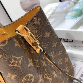 Сумка LV NEONOE, модель M44020 История серии Noé началась в 1932 