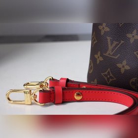 Сумка LV NEONOE, модель M44020 История серии Noé началась в 1932