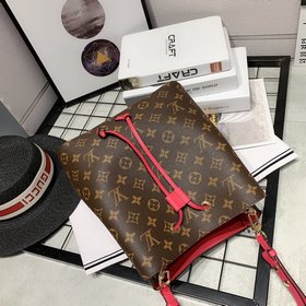 Сумка LV NEONOE, модель M44020 История серии Noé началась в 1932