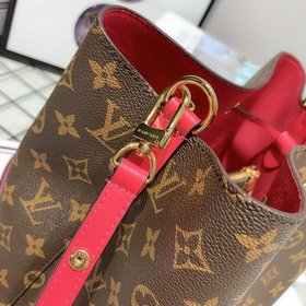 Сумка LV NEONOE, модель M44020 История серии Noé началась в 1932
