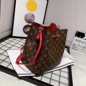 Сумка LV NEONOE, модель M44020 История серии Noé началась в 1932