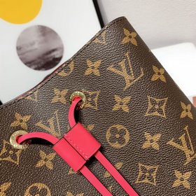 Сумка LV NEONOE, модель M44020 История серии Noé началась в 1932