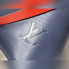 LV Модель M54366 Зелено-синяя сумка LOCKME BUCKET Дизайн этой мод