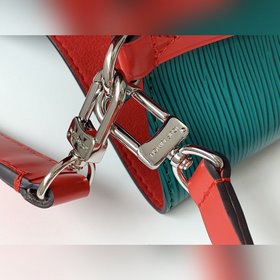 LV Модель M54366 Зелено-синяя сумка LOCKME BUCKET Дизайн этой мод