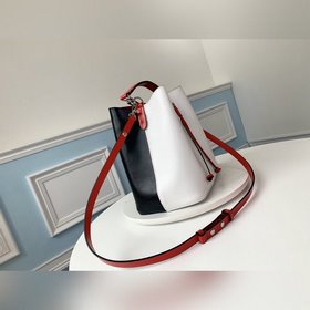 LV Модель M54366 Черно-белая сумка LOCKME BUCKET Дизайн этой модн