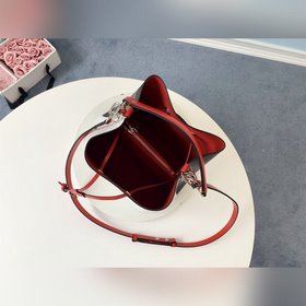 LV Модель M54366 Черно-белая сумка LOCKME BUCKET Дизайн этой модн