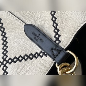 LV Модель： M46023 Кремово-белая сумка-бакет из мягкой кожи с при