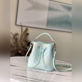 LV Модель M46269. В данной модели сумки NeoNoé BB из кожи , а тр
