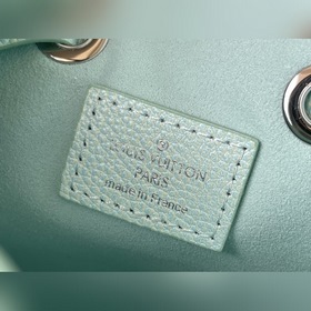 LV Модель M46269. В данной модели сумки NeoNoé BB из кожи , а тр
