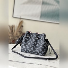 LV Артикул： M21096 Сумка-бакет и прилагаемый круглый кошелек из