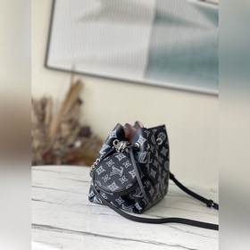 LV Артикул： M21096 Сумка-бакет и прилагаемый круглый кошелек из