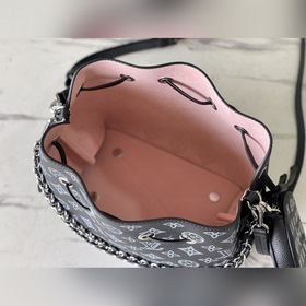 LV Артикул： M21096 Сумка-бакет и прилагаемый круглый кошелек из