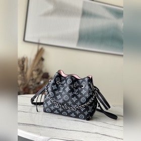 LV Артикул： M21096 Сумка-бакет и прилагаемый круглый кошелек из