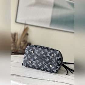 LV Артикул： M21096 Сумка-бакет и прилагаемый круглый кошелек из