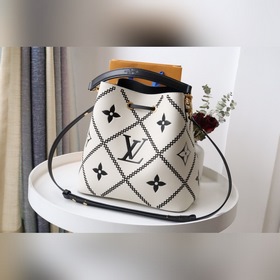 LV Артикул： M46023 Молочно-белая мини-сумка-бакет из кожи Эта с