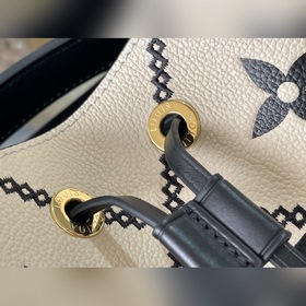 LV Артикул： M46023 Молочно-белая мини-сумка-бакет из кожи Эта с