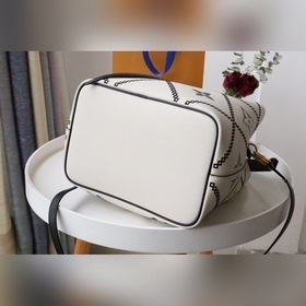 LV Артикул： M46023 Молочно-белая мини-сумка-бакет из кожи Эта с