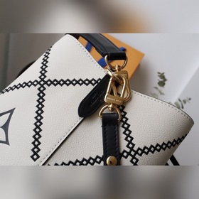 LV Артикул： M46023 Молочно-белая мини-сумка-бакет из кожи Эта с