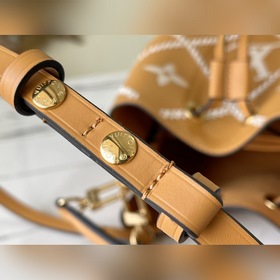 LV Артикул： M46029 Коричневая мини-сумка-бакет из кожи Эта сумк