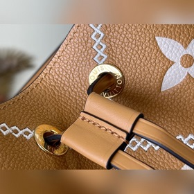 LV Артикул： M46029 Коричневая мини-сумка-бакет из кожи Эта сумк