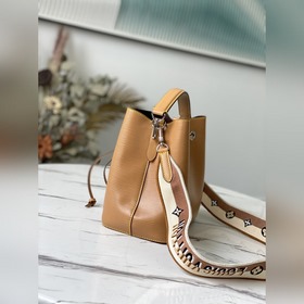 LV Модель： M57706 Карамельно-коричневый NéoNoé BB Сумка-бакет С