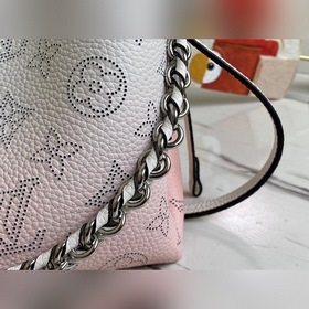 LV Артикул： M57855 Сумка Bella из перфорированной кожи Monogram