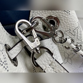 LV Артикул： M57856 Сумка Bella из перфорированной кожи Monogram