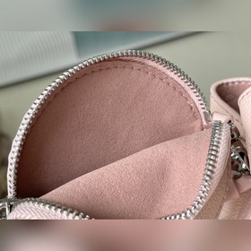 LV Артикул： M59939  Сумка Bella выполнена из перфорированной ко
