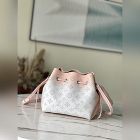 LV Артикул： M59939  Сумка Bella выполнена из перфорированной ко