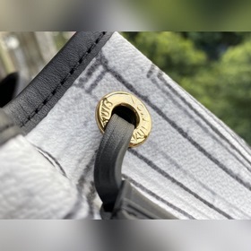 LV Артикул： M69721 Новейшая сумка Noé из коллекции Louvre на осе