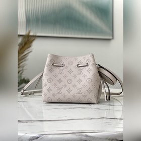 LV Артикул： M57201 Розово-фиолетовая сумка BELLA Bella Компактна