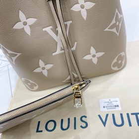 LV Артикул： M45555  NéoNoé Средняя сумка-бакет Буквы и цветочны