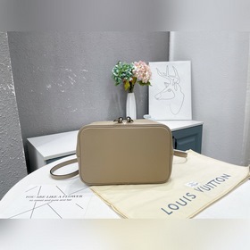 LV Артикул： M45555  NéoNoé Средняя сумка-бакет Буквы и цветочны