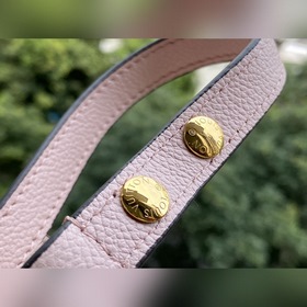 LV Артикул： M45716 Румяна NéoNoé BB Кожа Monogram Empreinte с па