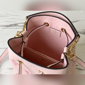 LV Артикул： M45716 Румяна NéoNoé BB Кожа Monogram Empreinte с па