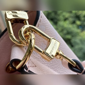 LV Артикул： M45716 Румяна NéoNoé BB Кожа Monogram Empreinte с па